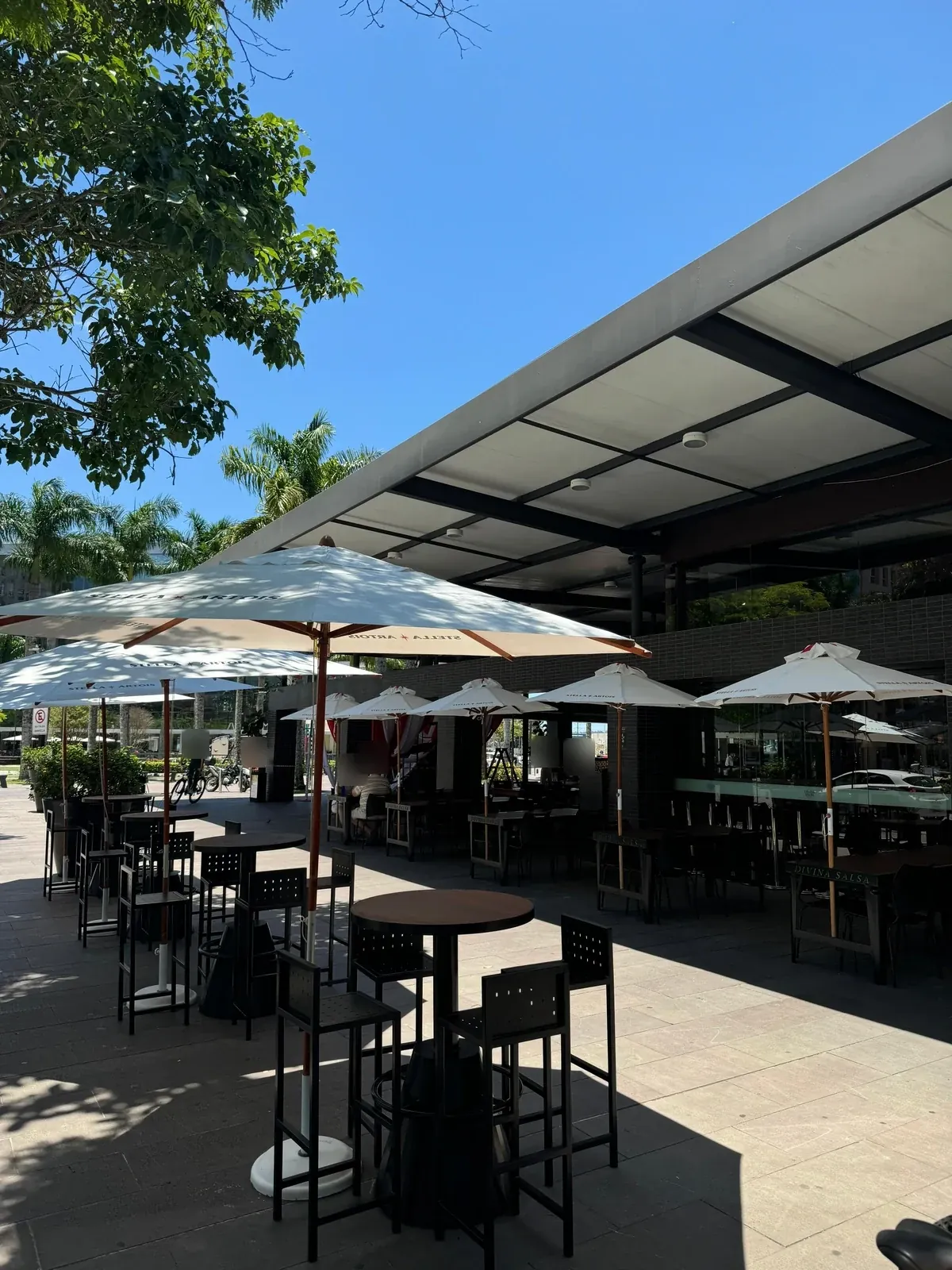 Fachada do Divina Salsa Restaurante no Passeio Pedra Branca